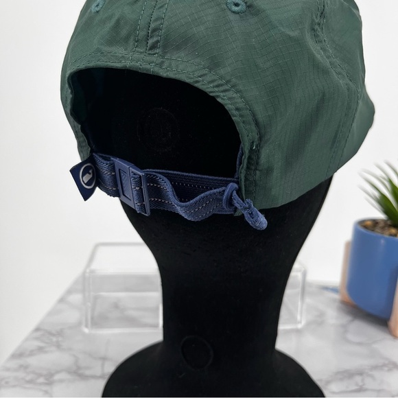 Vineyard Vines Hunter Green Nylon Adjustable Hat Waterproof Outdoor Golf Boating - Picture 3 of 7